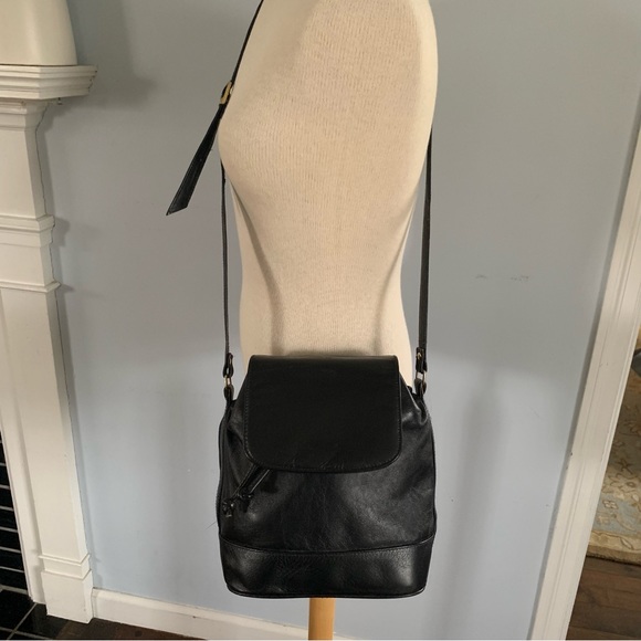 Genuine black leather crossbody-shoulder bag with front flap / backpack styling - Picture 3 of 14